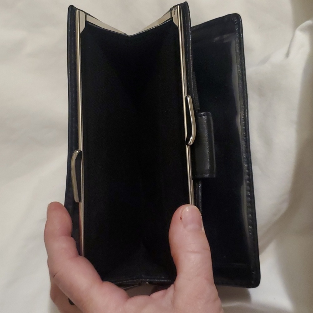 FOSSIL GENUINE LEATHER WALLET - Picture 9 of 14